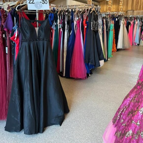 Meet your Posher, Brooke - Picture 1 of 4